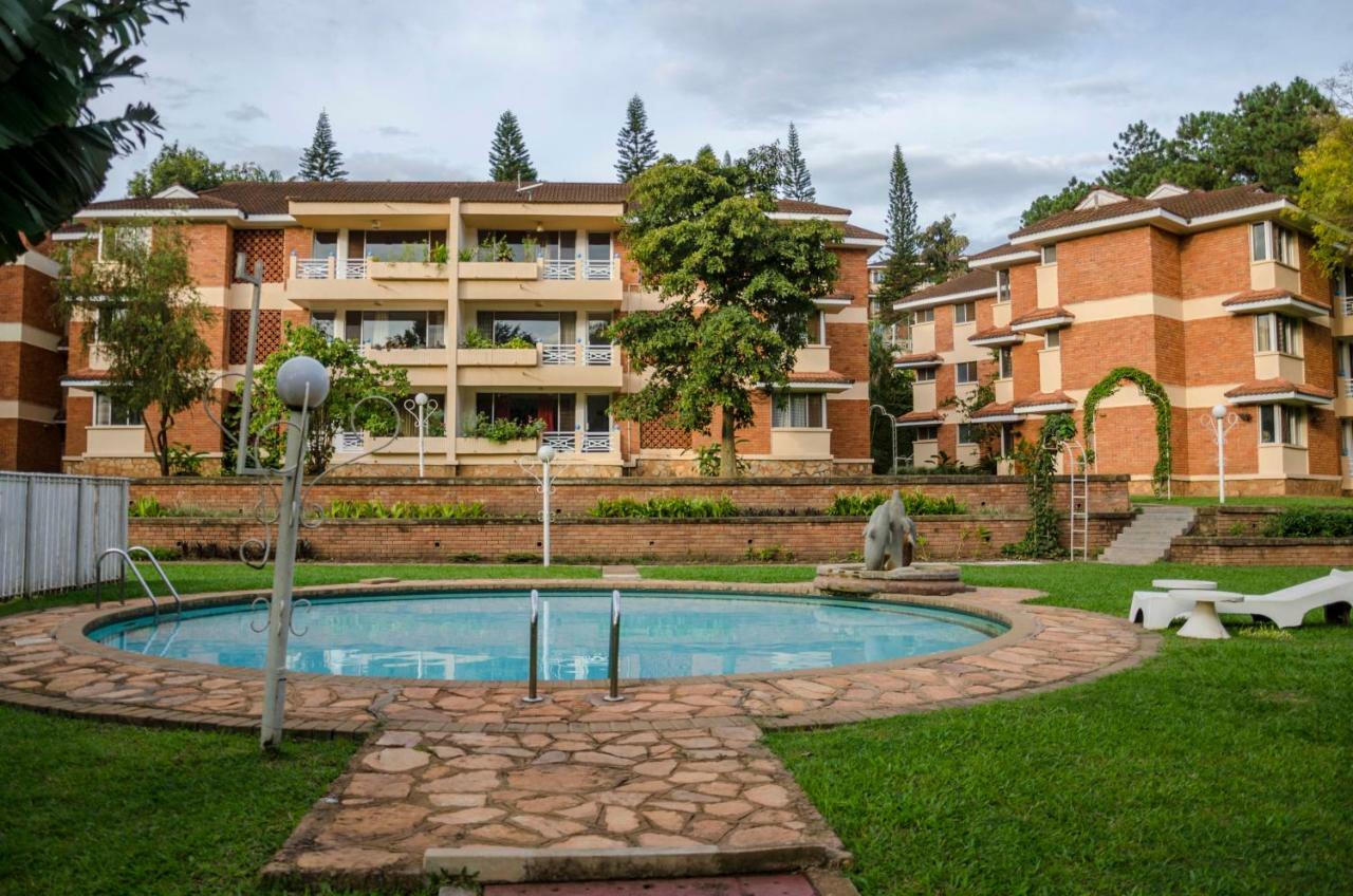 Golf Course Apartments Kampala Esterno foto